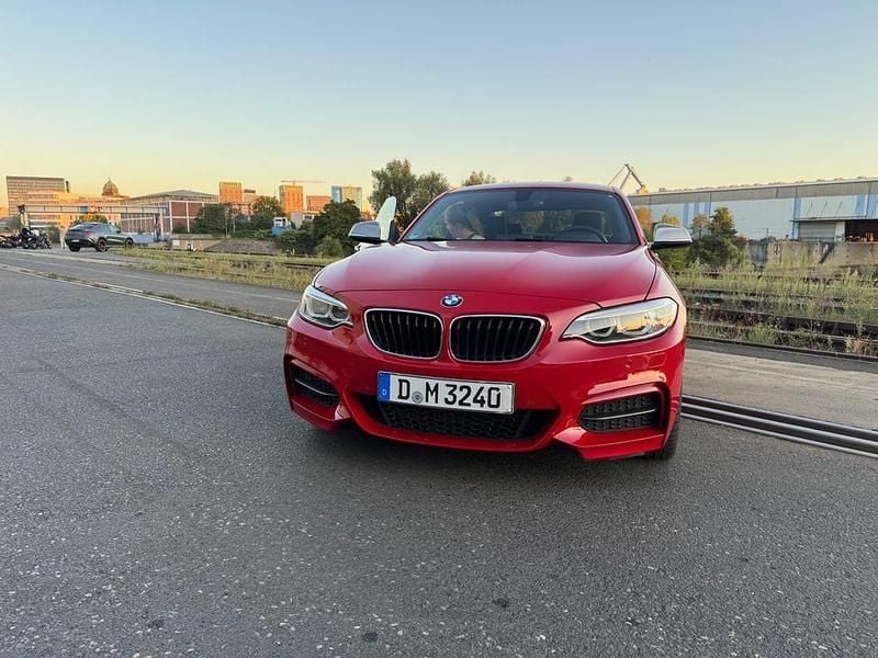 Rot Gebraucht 2017 BMW M240 M Sport Coupé | 28.500 € (Guter Preis) - Bild 1/4