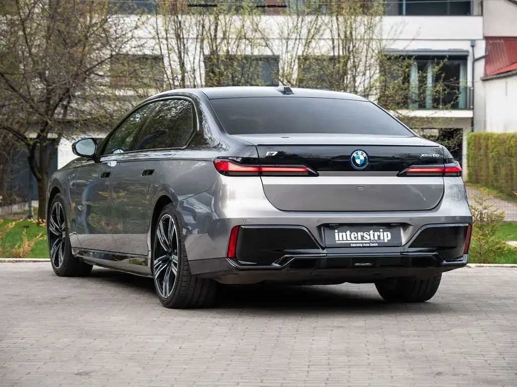 Gebraucht BMW i7 M Sport 400 kW (544 PS) 2023 Oxidgrau ii metallic Limousine