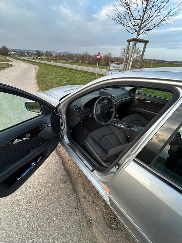 Gebraucht Mercedes E270 Classic 177 PS (130 kW) 2003 Silber Limousine