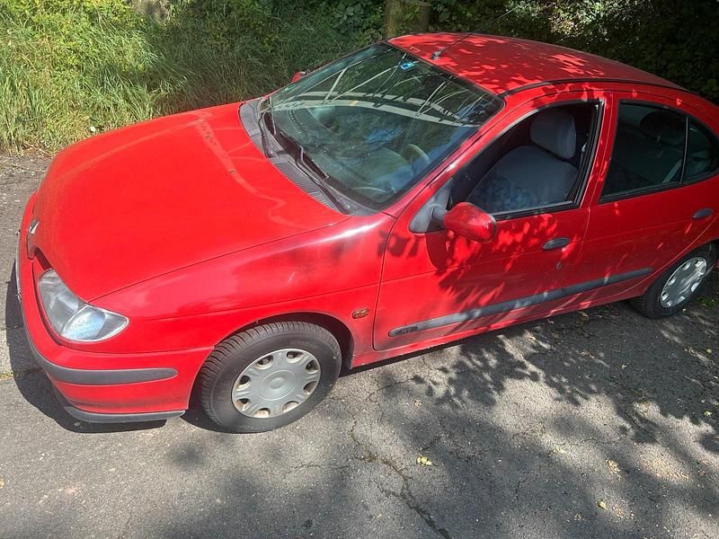 Gebraucht Renault Mégane 75 PS (55 kW) 1997 Rot Limousine