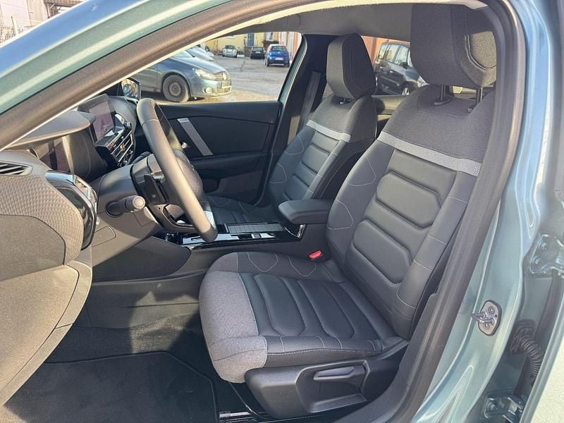 Gebraucht Citroën C4 Shine 131 PS (96 kW) 2024 Grün SUV