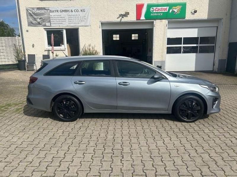 Gebraucht Kia Ceed 99 PS (72 kW) 2019 (css) lunar silver m (metallic) Kleinwagen