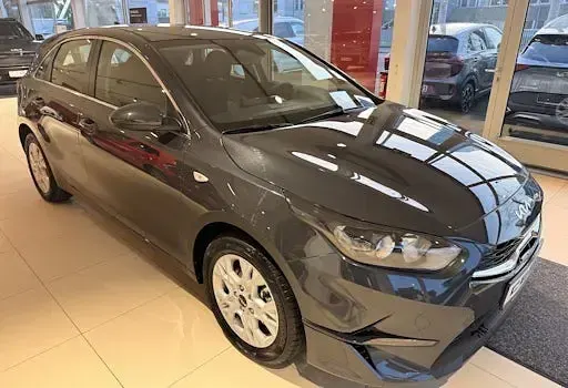 Neu Kia Ceed Vision 140 PS (102 kW) 2026 Grau Kleinwagen