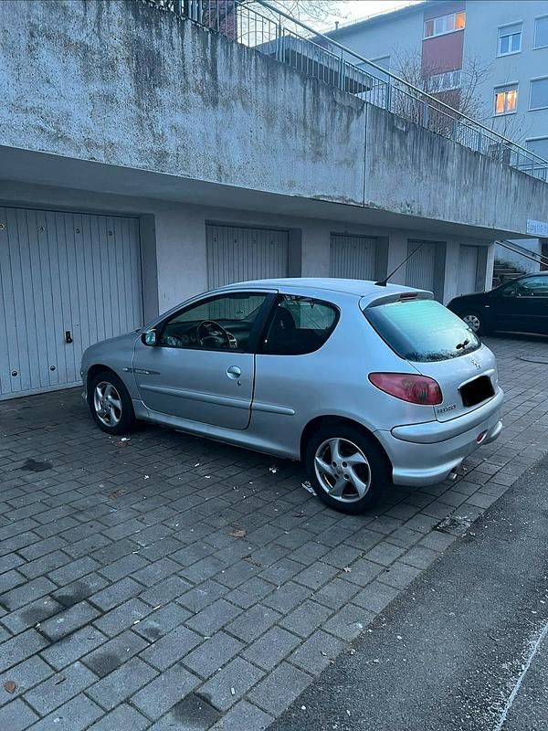 Silber Gebraucht 2003 Peugeot 206 Kleinwagen | 800 € (Fairer Preis) - Bild 1/4