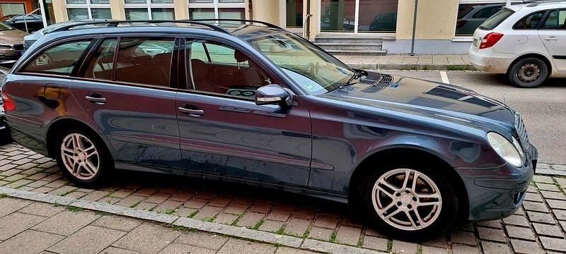 Grau Gebraucht 2008 Mercedes E220 Kombi | 5.199 € (Fairer Preis) - Bild 1/4