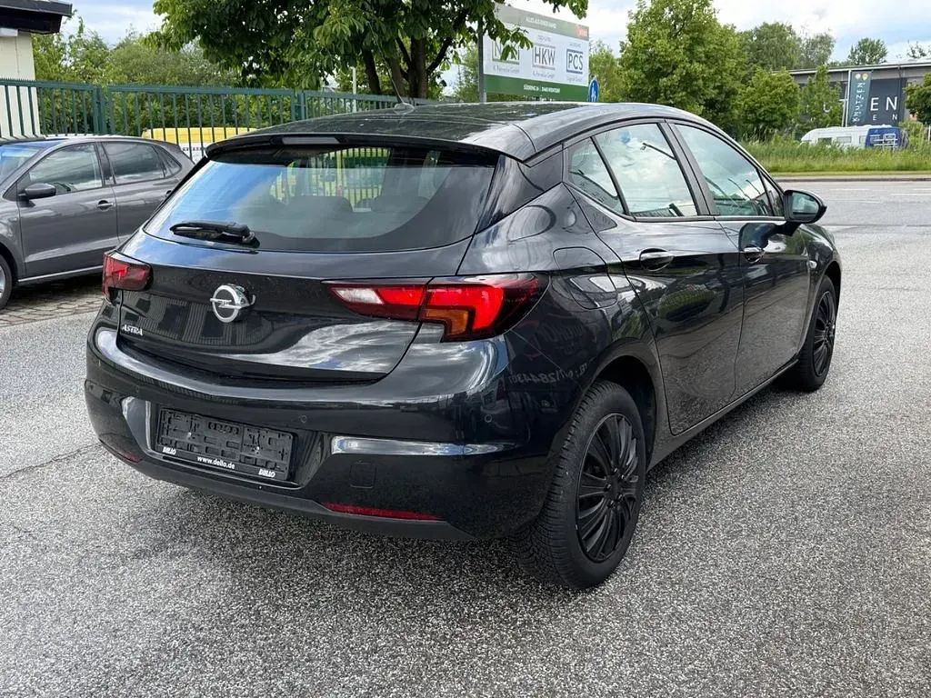 Gebraucht Opel Astra Selection 101 PS (74 kW) 2016 Schwarz Limousine
