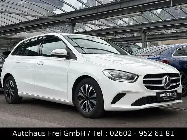 Gebraucht Mercedes B200 Style 150 PS (110 kW) 2021 Weiß Kleinwagen