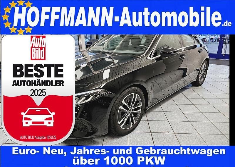 Kosmosschwarz met. (metallic) Gebraucht 2024 Mercedes A180 Advanced Limousine | 27.500 € (Guter Preis) - Bild 1/4