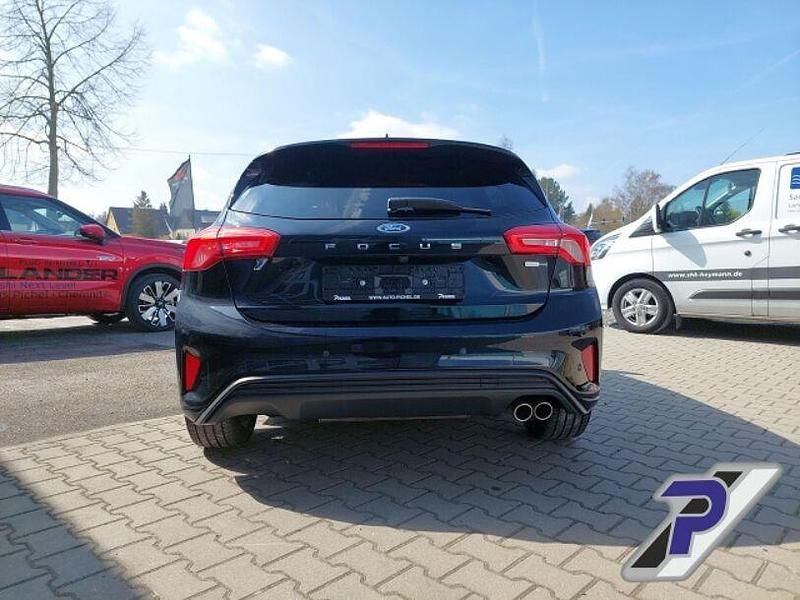 Gebraucht Ford Focus ST-Line 125 PS (91 kW) 2020 Schwarz(metallic) Limousine
