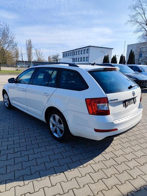 Gebraucht Skoda Octavia Ambition 150 PS (110 kW) 2014 Weiß Kleinwagen