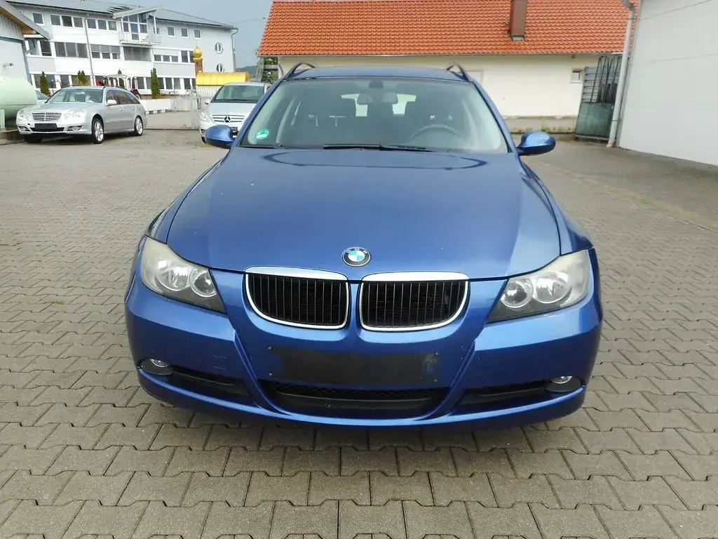 Gebraucht BMW 318 129 PS (94 kW) 2006 Blau Kombi