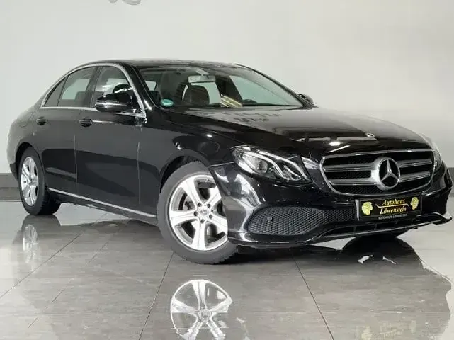 Gebraucht Mercedes E200 184 PS (135 kW) 2017 Obsidianschwarz  metallic Limousine