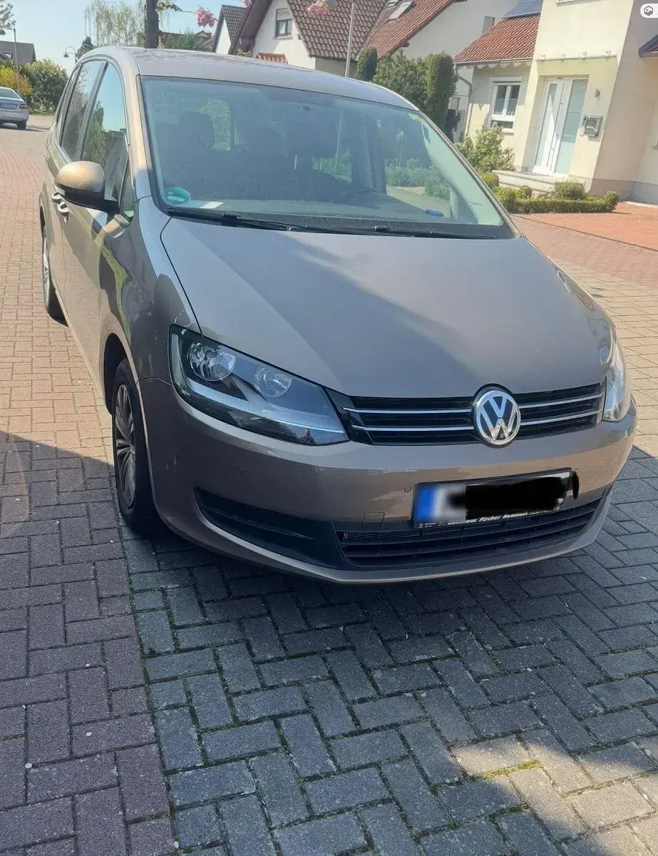 Gebraucht VW Sharan Trendline 150 PS (110 kW) 2017 Braun Van / Kleinbus