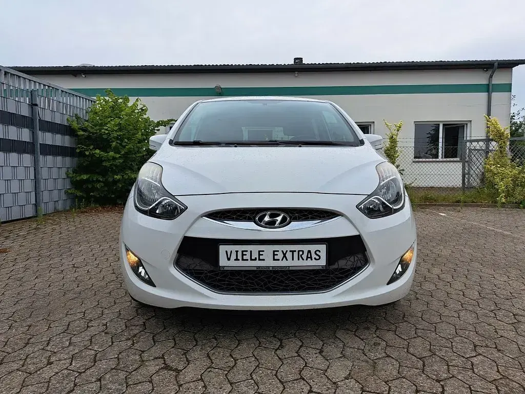 Gebraucht Hyundai ix20 Comfort 90 PS (66 kW) 2012 Weiß Kleinwagen