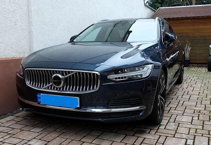 Blau Gebraucht 2023 Volvo V90 Ultra Kombi | 55.000 € (Teuer) - Bild 1/4