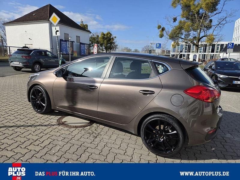Gebraucht Kia Ceed Vision 135 PS (99 kW) 2012 Braun Kleinwagen