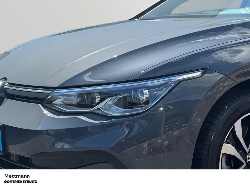 Gebraucht VW Golf VIII Active 150 PS (110 kW) 2023 Delfingrau metallic Limousine