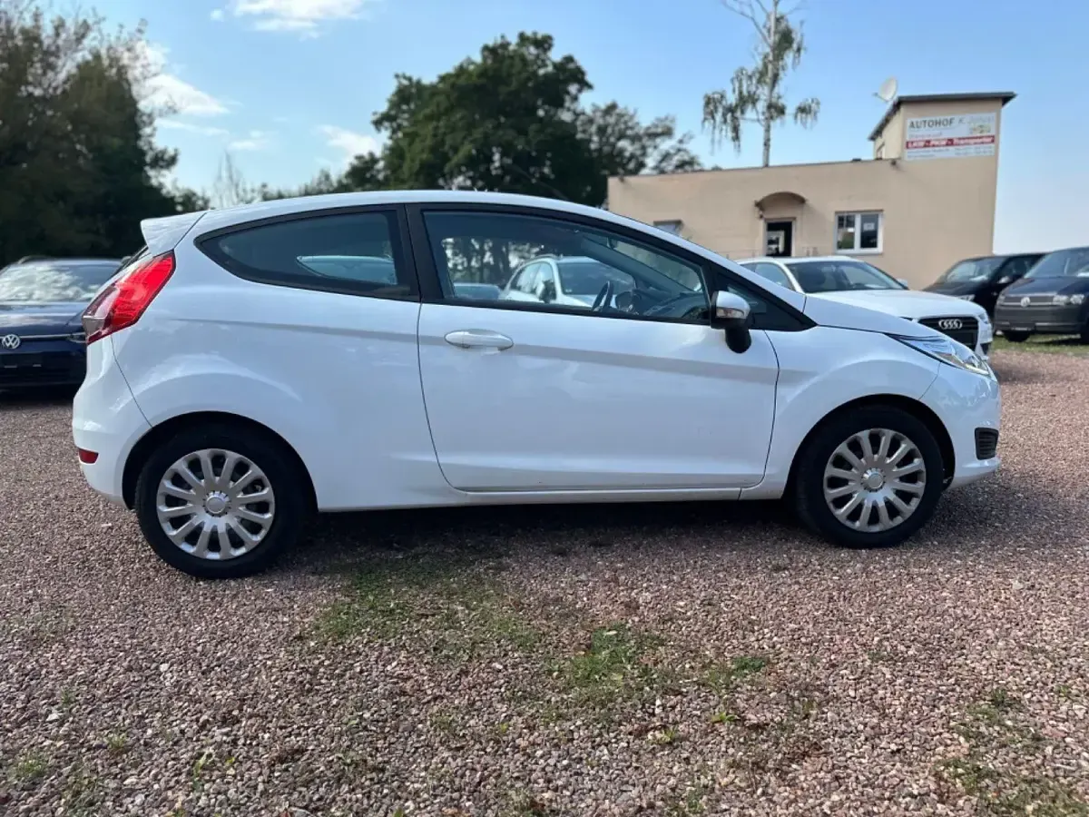Używany Ford Fiesta Trend 75 KM (55 kW) 2017 Biały Hatchback