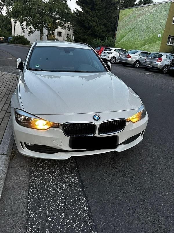Weiß Gebraucht 2014 BMW 316 Kombi | 5.900 € (Superpreis) - Bild 1/4