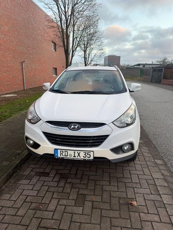Weiß Gebraucht 2012 Hyundai ix35 Trend SUV | 4.700 € (Guter Preis) - Bild 1/4