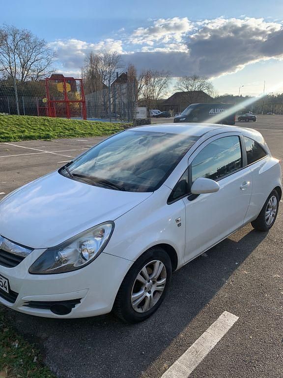 Gebraucht Opel Corsa Color Edition 75 PS (55 kW) 2010 Weiß Kleinwagen