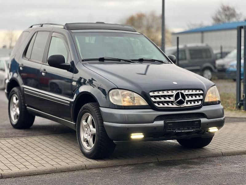 Gebraucht Mercedes ML320 218 PS (160 kW) 2001 Blau SUV