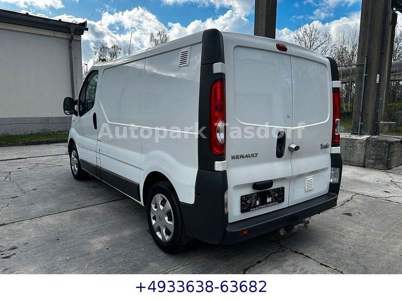 Gebraucht Renault Trafic 114 PS (83 kW) 2013 Weiß Van / Kleinbus