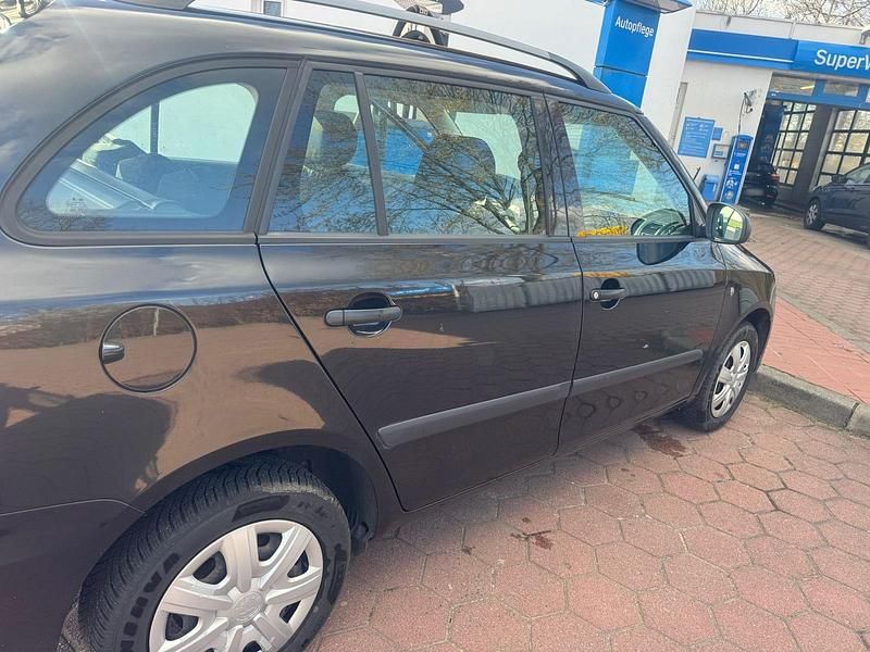 Gebraucht Skoda Fabia 60 PS (44 kW) 2010 Schwarz Limousine