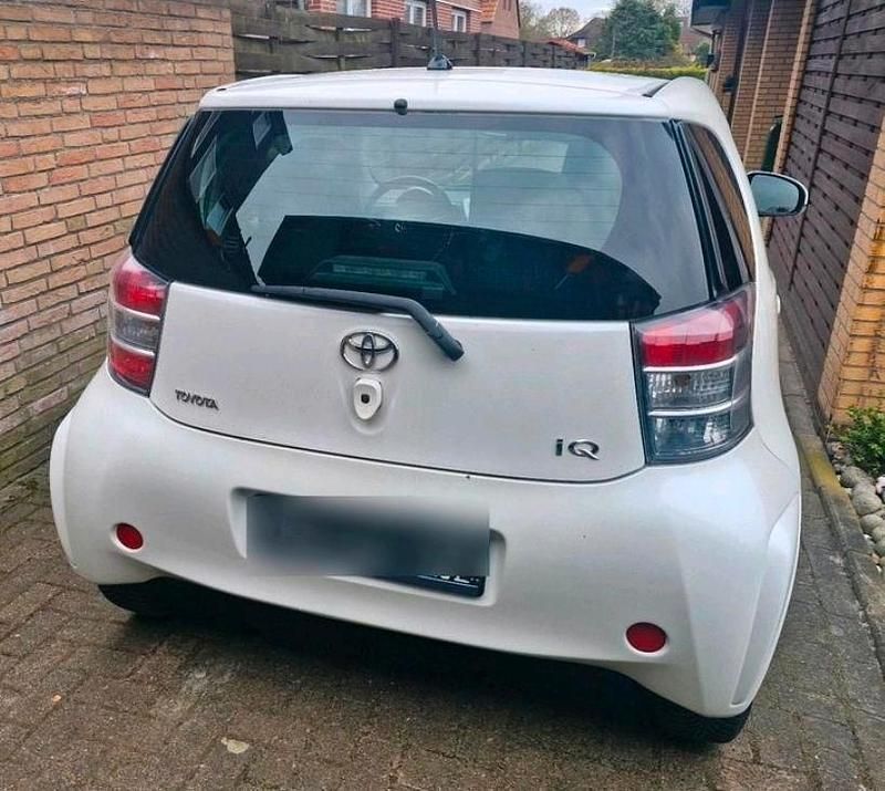 Gebraucht Toyota iQ 68 PS (50 kW) 2009 Weiß Kleinwagen