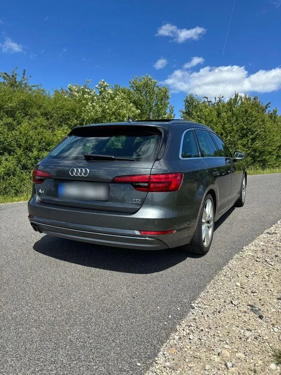 Gebraucht Audi A4 Ambiente 190 PS (139 kW) 2016 Grau Limousine