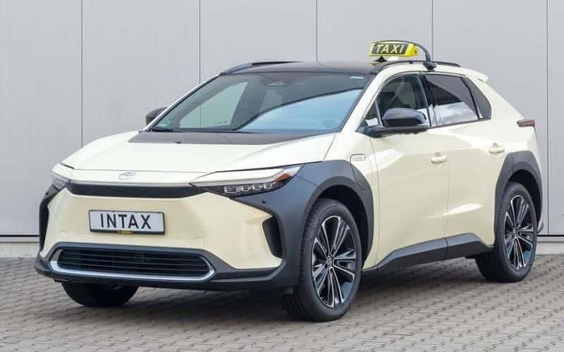 Schwarz Gebraucht 2024 Toyota bZ4X Comfort SUV | 47.990 € - Bild 1/4