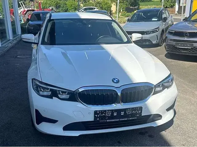 Gebraucht BMW 320 Advantage 190 PS (139 kW) 2022 Alpinweiss iii Kombi