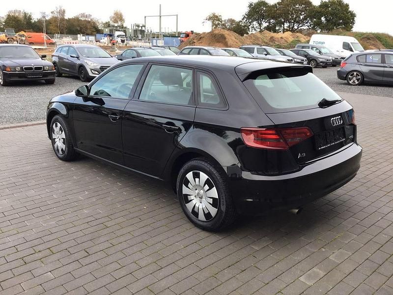 Gebraucht Audi A3 Attraction 110 PS (80 kW) 2015 Schwarz Limousine
