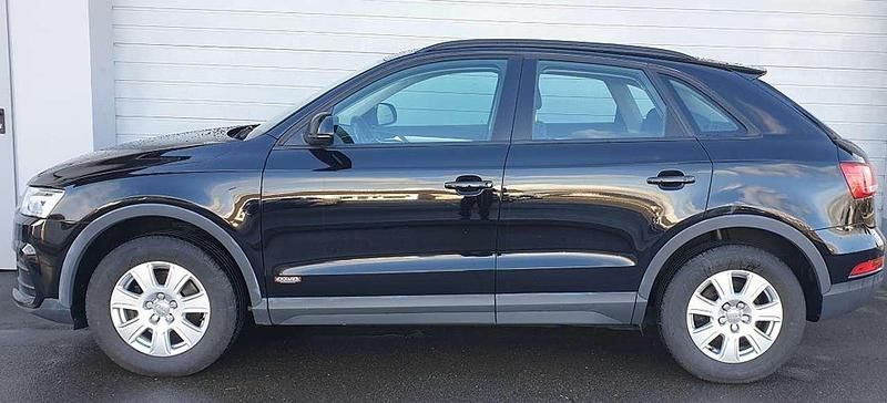 Gebraucht Audi Q3 Comfort 120 PS (88 kW) 2015 Brillantschwarz SUV