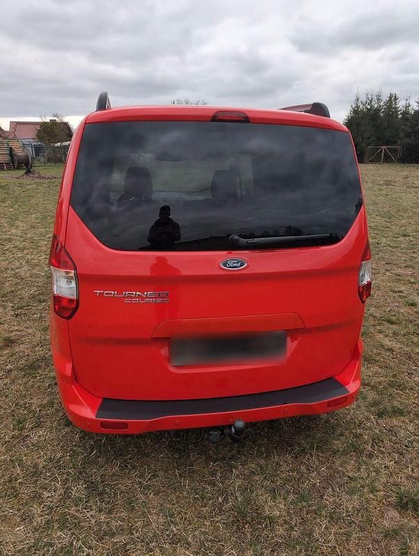 Gebraucht Ford Tourneo Courier Titanium 75 PS (55 kW) 2017 Rot Van / Kleinbus