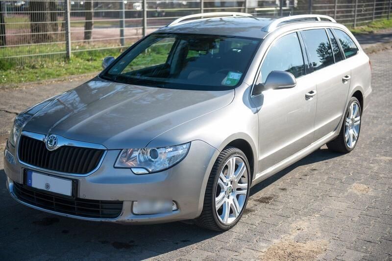 Beige Gebraucht 2010 Skoda Superb Kombi | 5.000 € (Guter Preis) - Bild 1/4