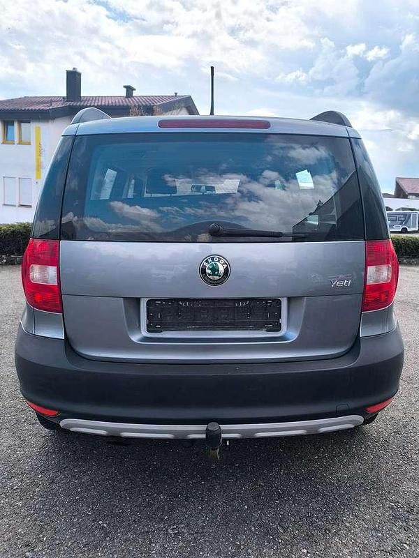 Gebraucht Skoda Yeti Ambition 105 PS (77 kW) 2012 Platingrau metallic SUV