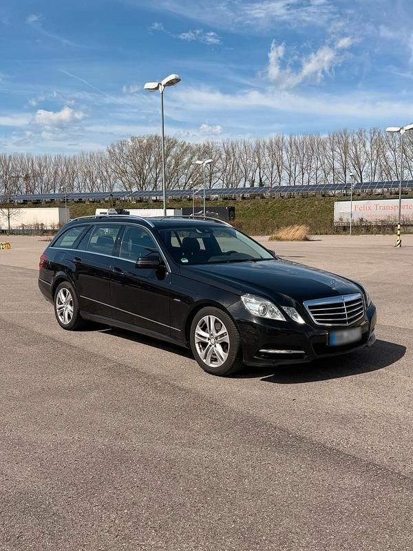 Gebraucht Mercedes E250 204 PS (150 kW) 2011 Schwarz Kombi