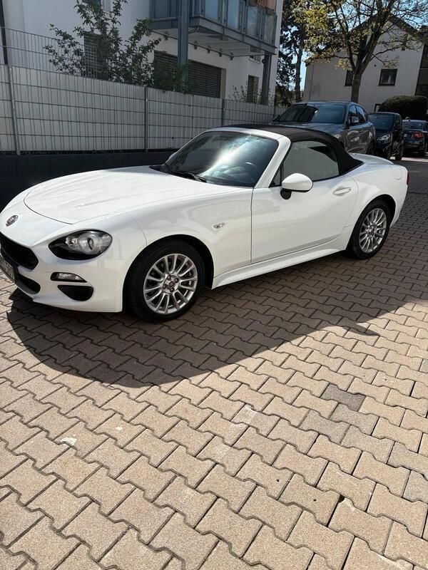 Weiß Gebraucht 2017 Fiat 124 Spider Cabrio | 14.450 € (Guter Preis) - Bild 1/4