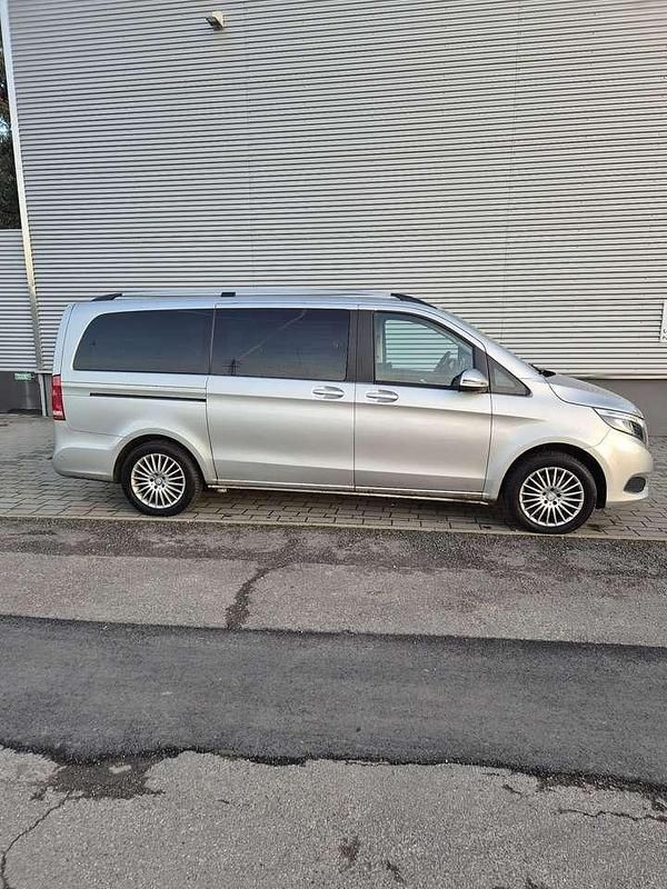 Gebraucht Mercedes V220 163 PS (119 kW) 2017 Grau Van / Kleinbus