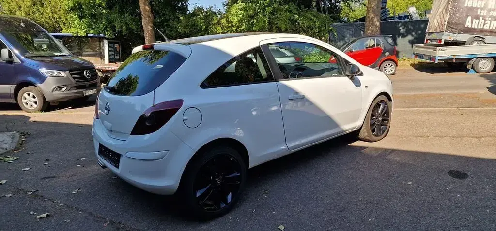 Gebraucht Opel Corsa Color Edition 101 PS (74 kW) 2013 Weiß Kleinwagen