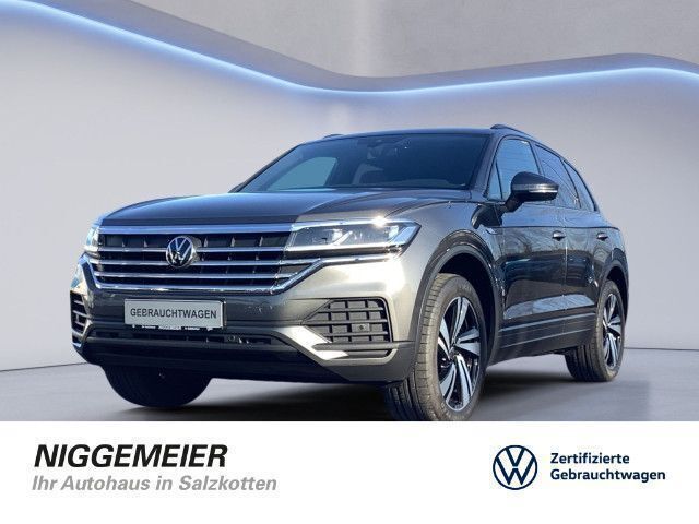 Siliziumgrau metallic (metallic) Gebraucht 2021 VW Touareg Basis SUV | 44.980 € (Superpreis) - Bild 1/4