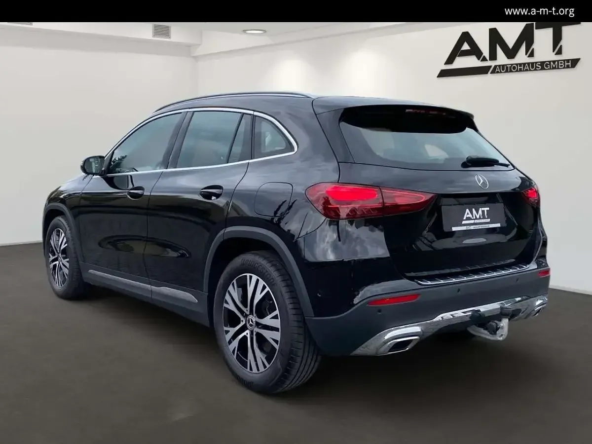 Gebraucht Mercedes GLA220 190 PS (139 kW) 2025 Kosmosschwarz SUV