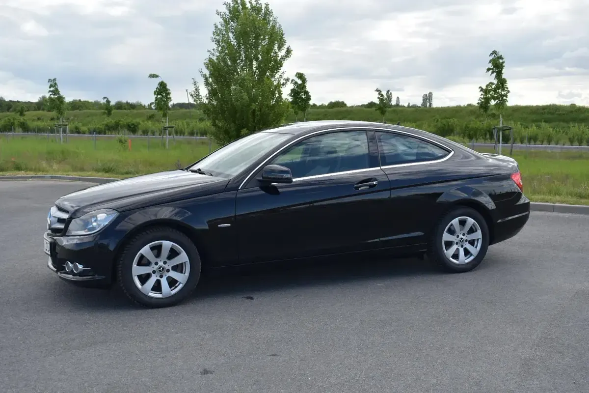 Gebraucht Mercedes C180 156 PS (114 kW) 2012 Schwarz Coupé