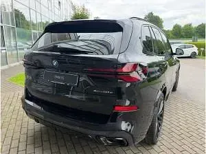 Neu BMW X5 489 PS (359 kW) 2026 Schwarz (saphirschwarz metallic) SUV