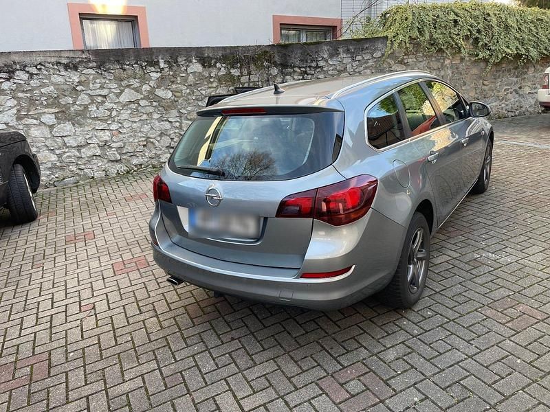 Gebraucht Opel Astra 165 PS (121 kW) 2011 Silber Kombi