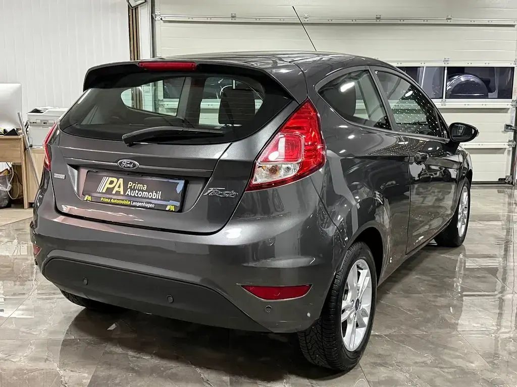 Gebraucht Ford Fiesta Celebration 101 PS (74 kW) 2017 Grau Kleinwagen