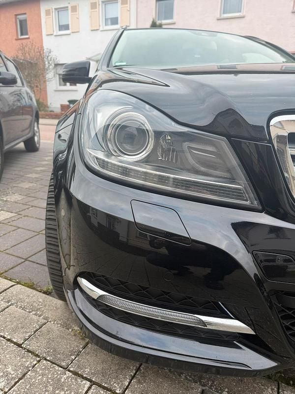 Second-hand Mercedes C250 204 CP (150 kW) 2012 Negru Break