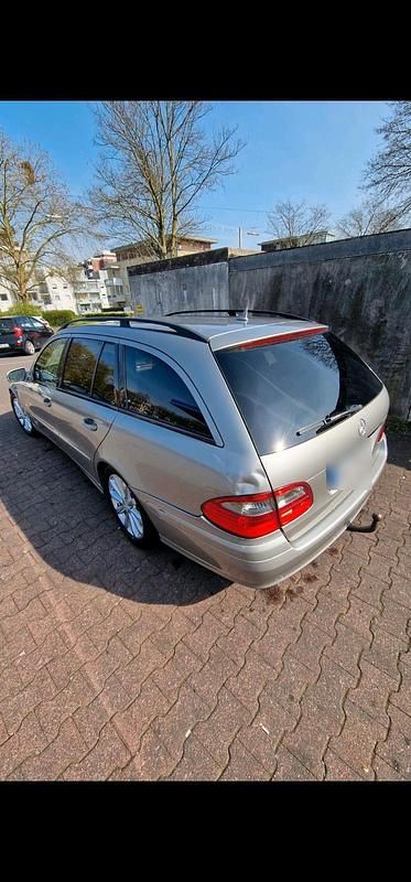 Gebraucht Mercedes E220 170 PS (125 kW) 2007 Grau Kombi