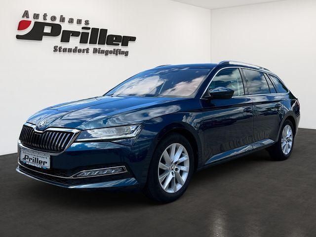 Lavablau metallic Gebraucht 2020 Skoda Superb Style Kombi | 27.900 € (Fairer Preis) - Bild 1/4